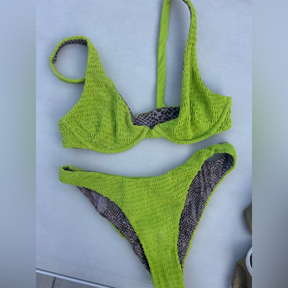 Rare Acacia wasabi smocked set small!